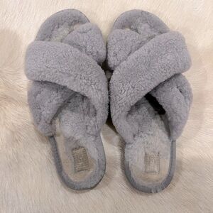 UGG Fuzzette Slippers, size 8